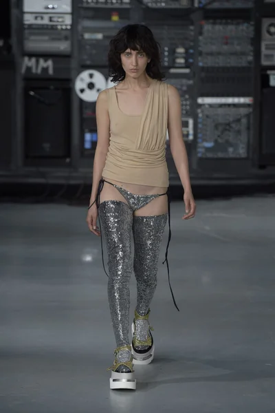Look 24